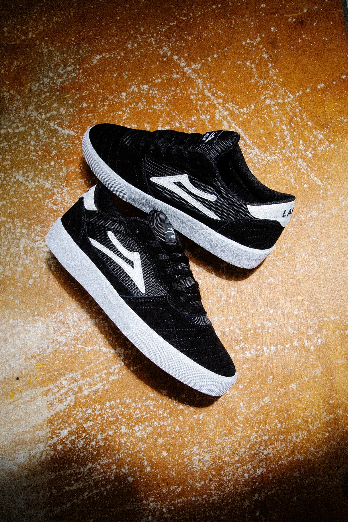 Cambridge - Black/White Suede