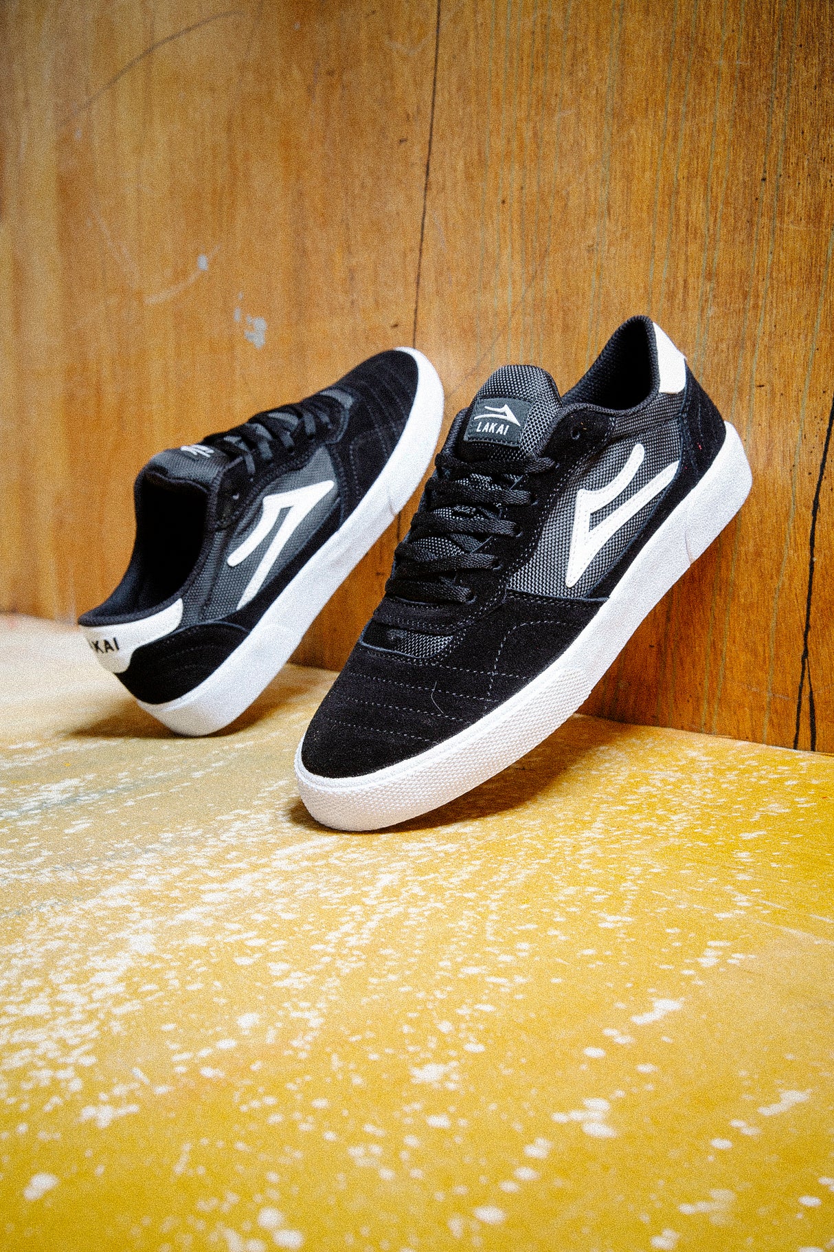 Cambridge - Black/White Suede