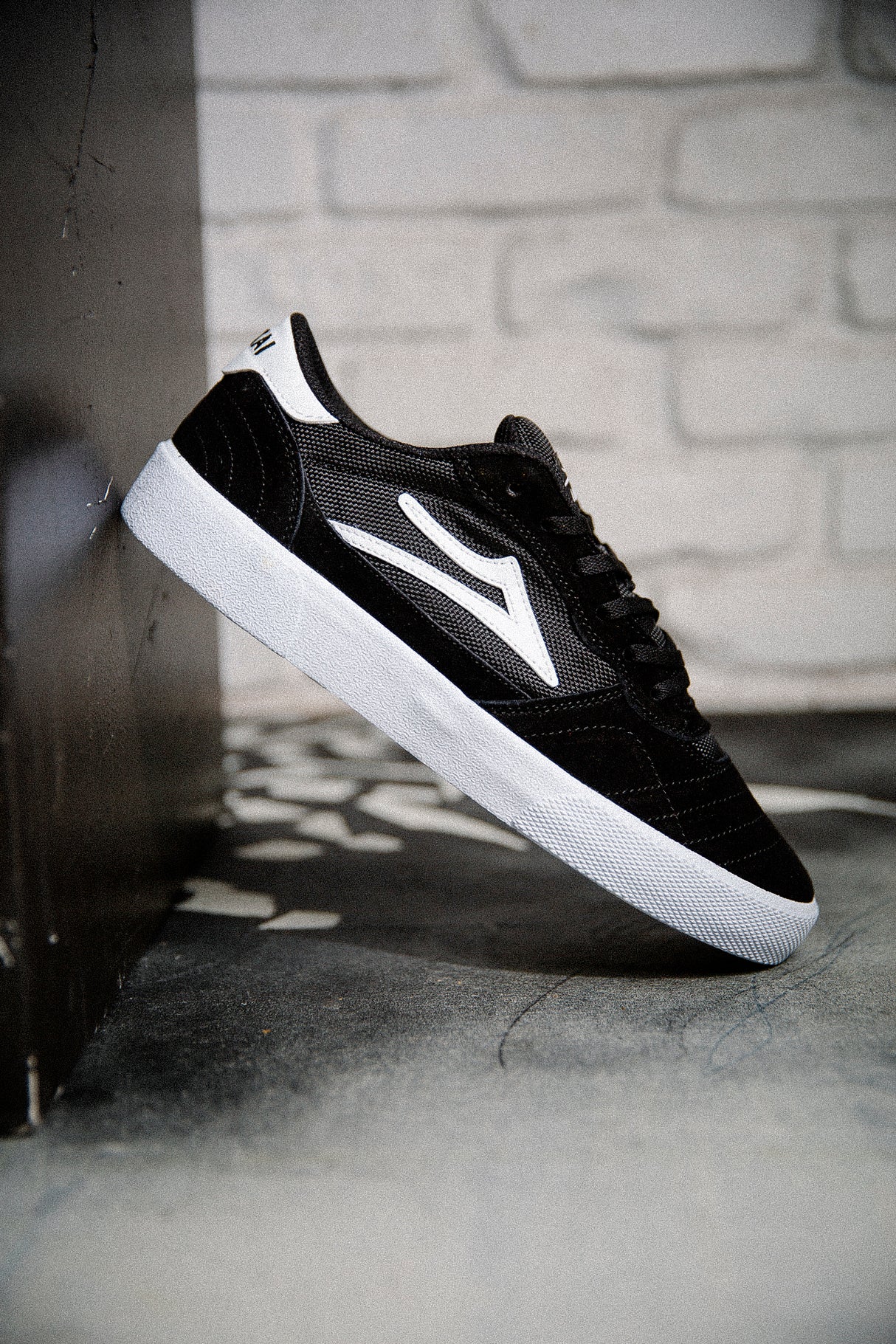 Cambridge - Black/White Suede