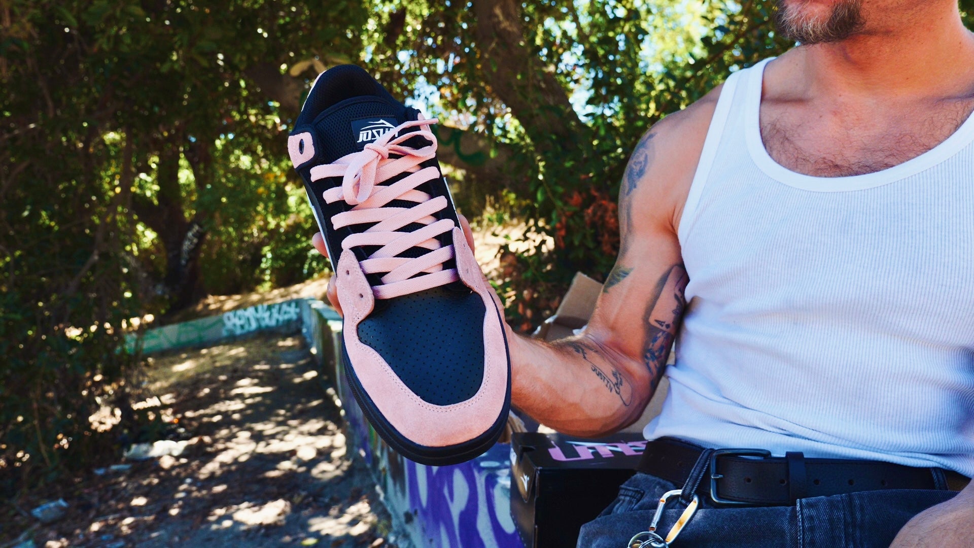 ラブリー Brooks Power Reclining Loveseat w/ Headrest | La-Z-Boy