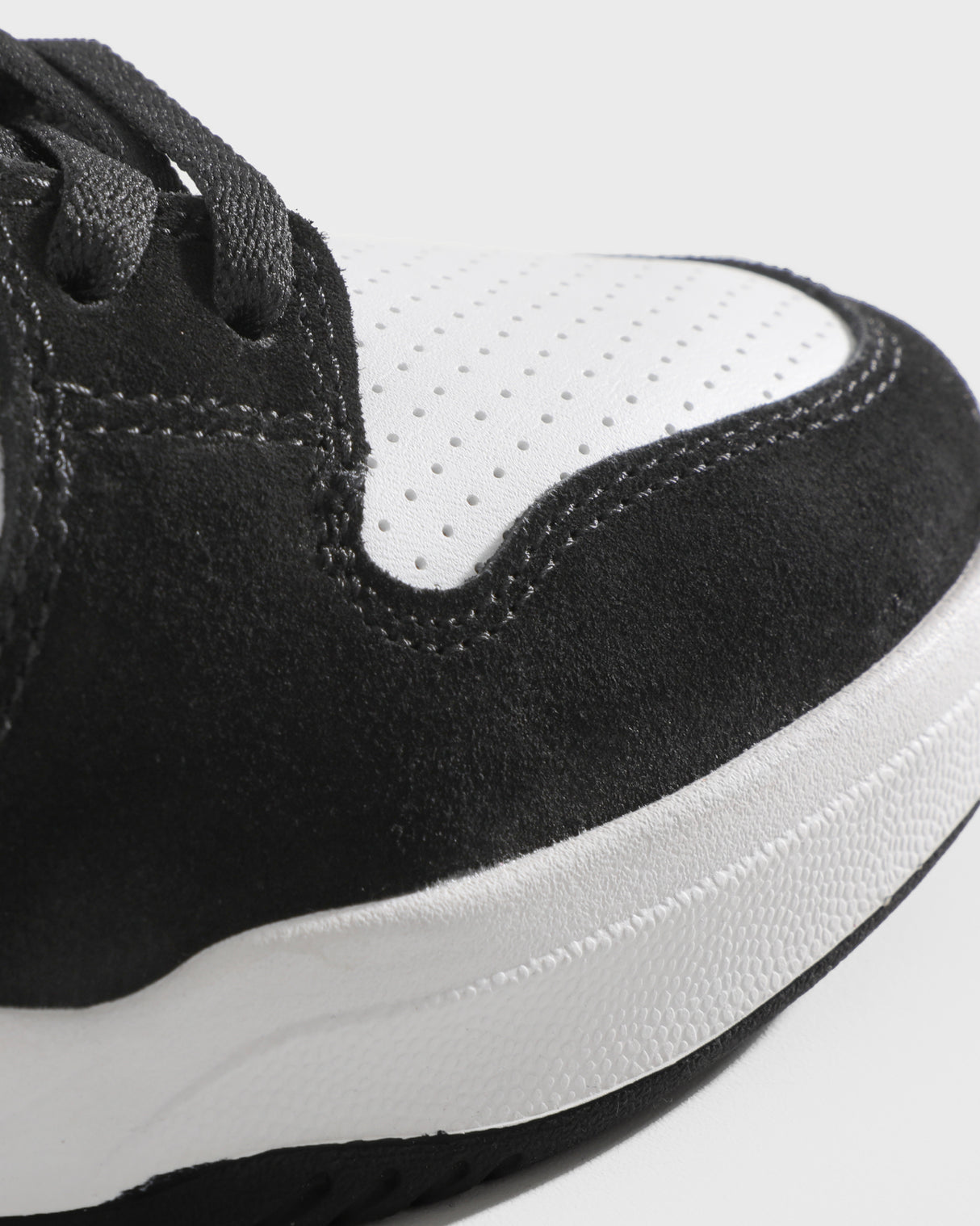 Telford Low - Black/White Leather